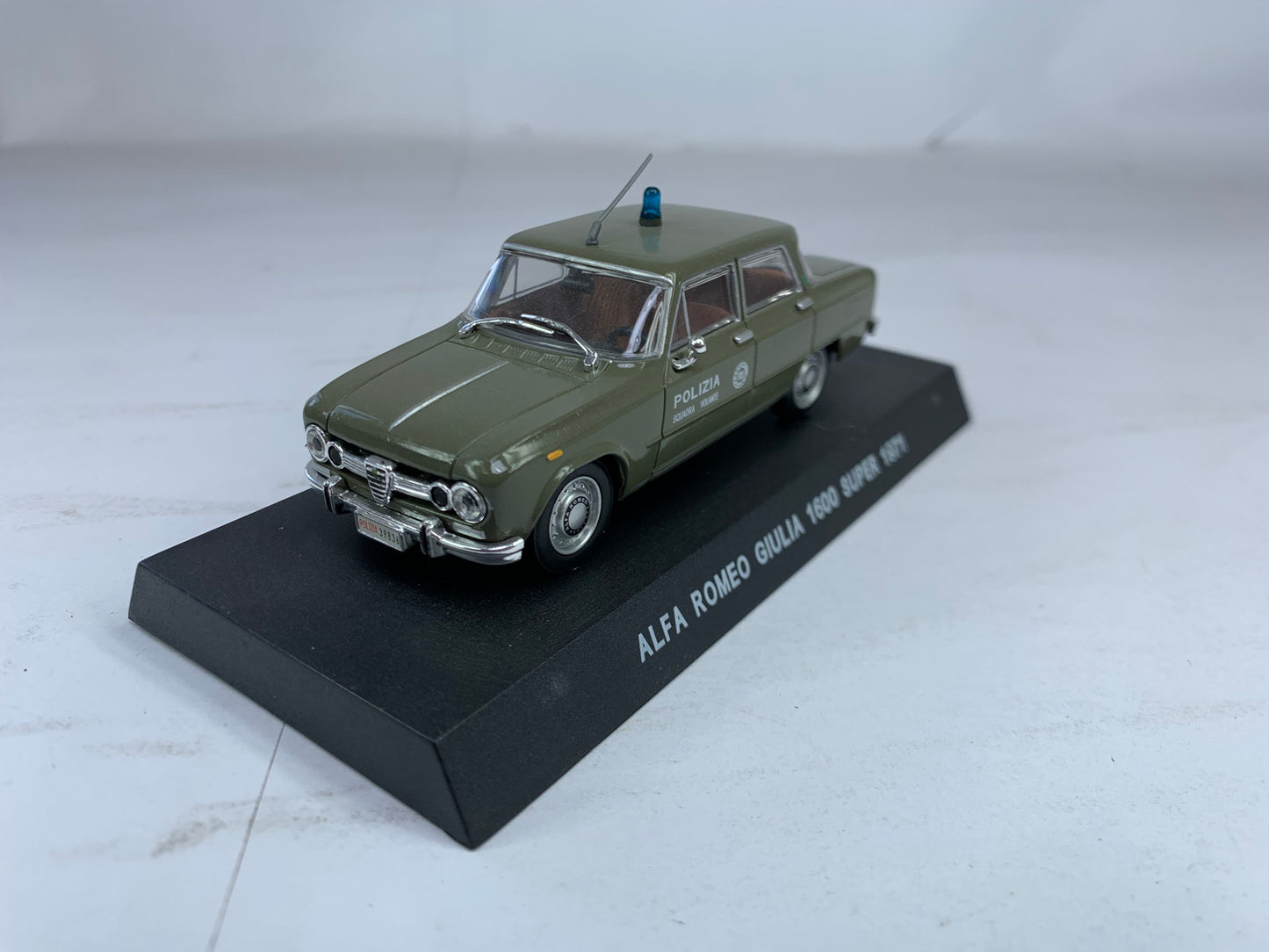 AR GIULIA 1600 POLIZIA ( SCALA 1:43 )