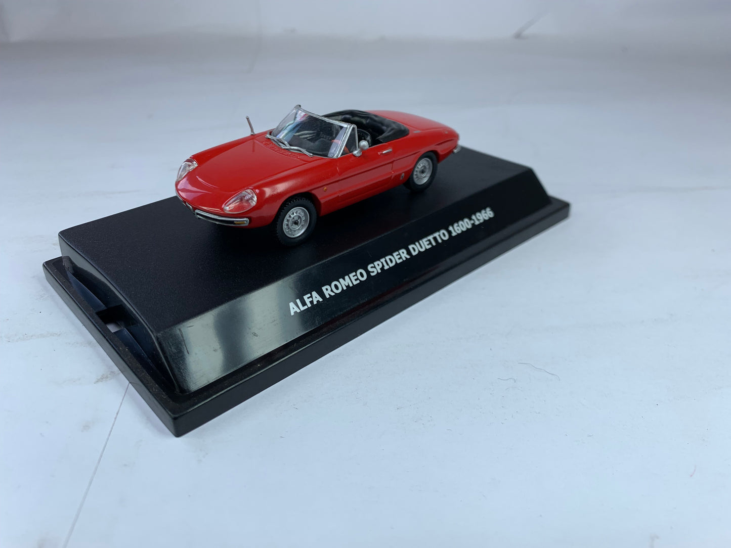 ALFA ROMEO SPIDER ( SCALA 1:43 )