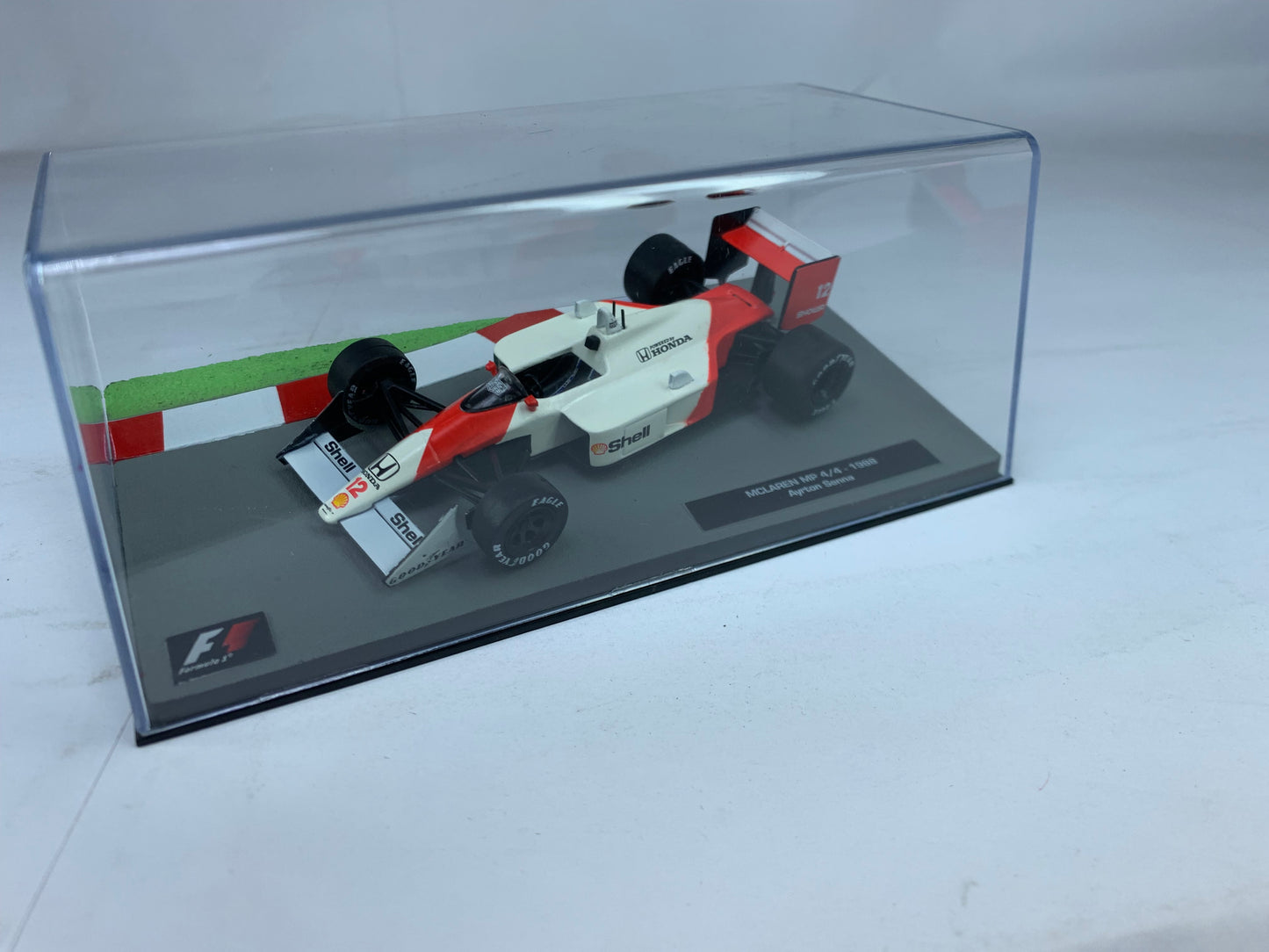 F1 MCLAREN MP 4/4 SENNA 1988 ( SCALA 1:43 )